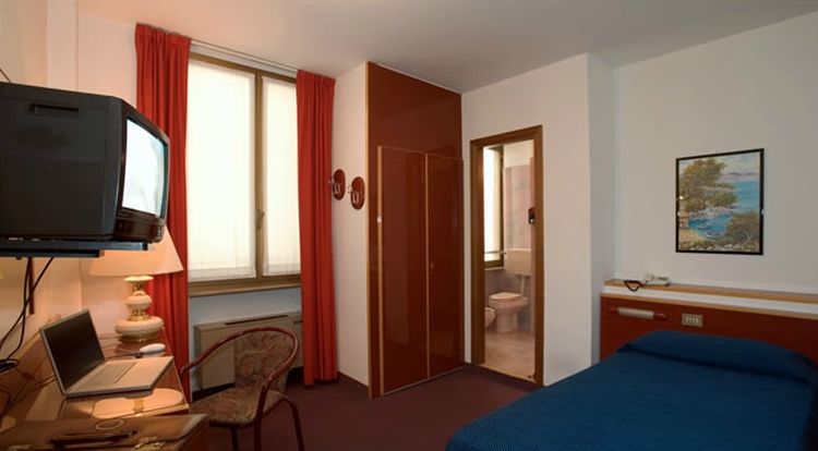 New Alexander Hotel Janov Exteriér fotografie